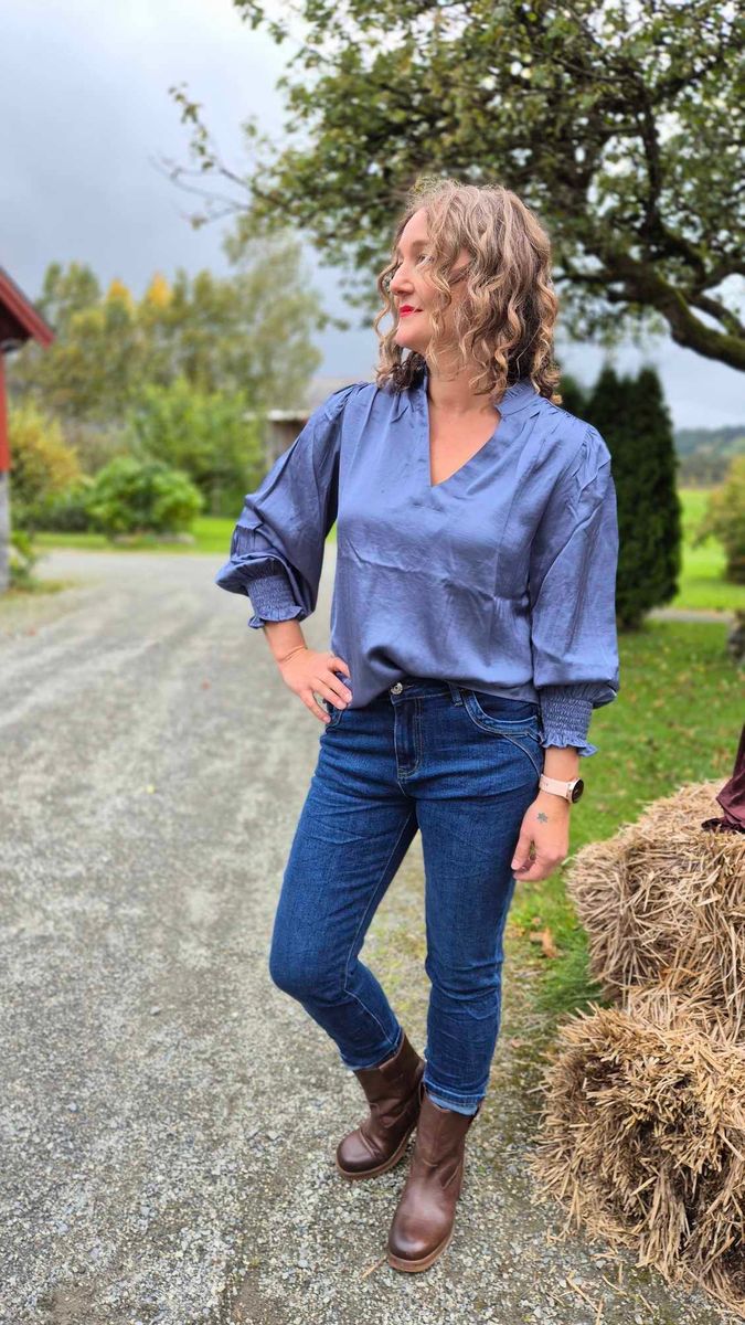 MOE Satin Bluse Dove Blue