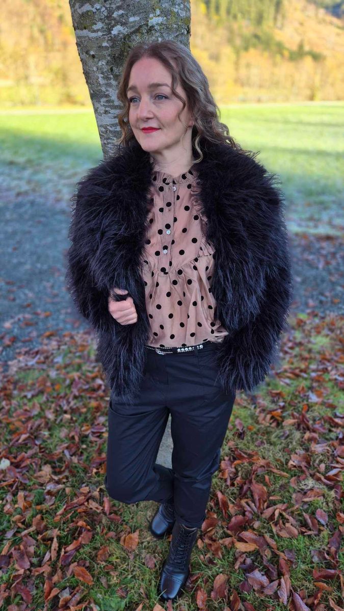 FLUFFY Jakke Sort
